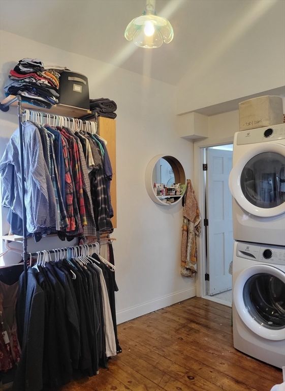 Interior, Utility Closets, Washer, Wood Texture Flooring