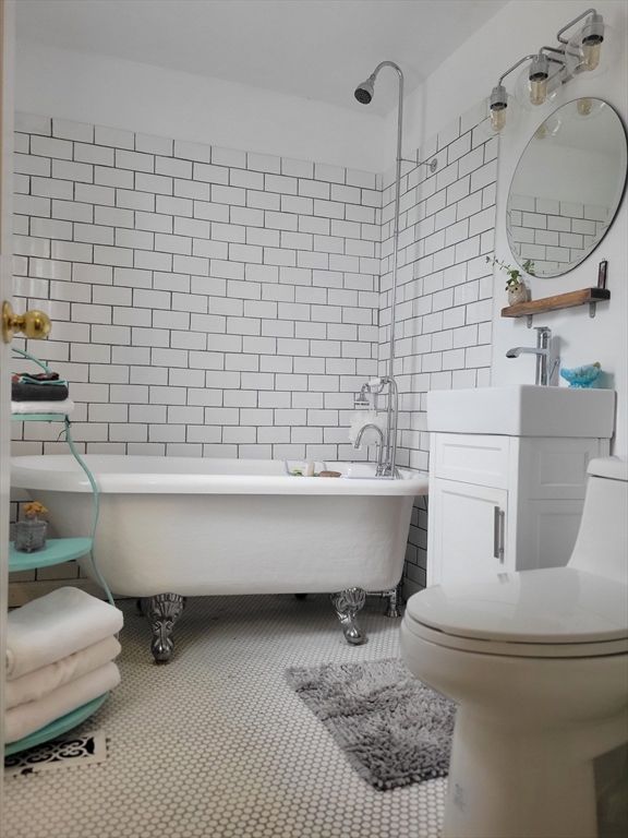 Bathroom, Free Standing Baths, Interior