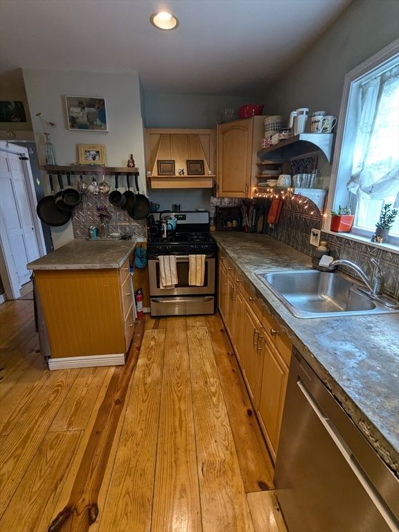 Interior, Kitchen, Recessed Lighting, Wood Texture Flooring