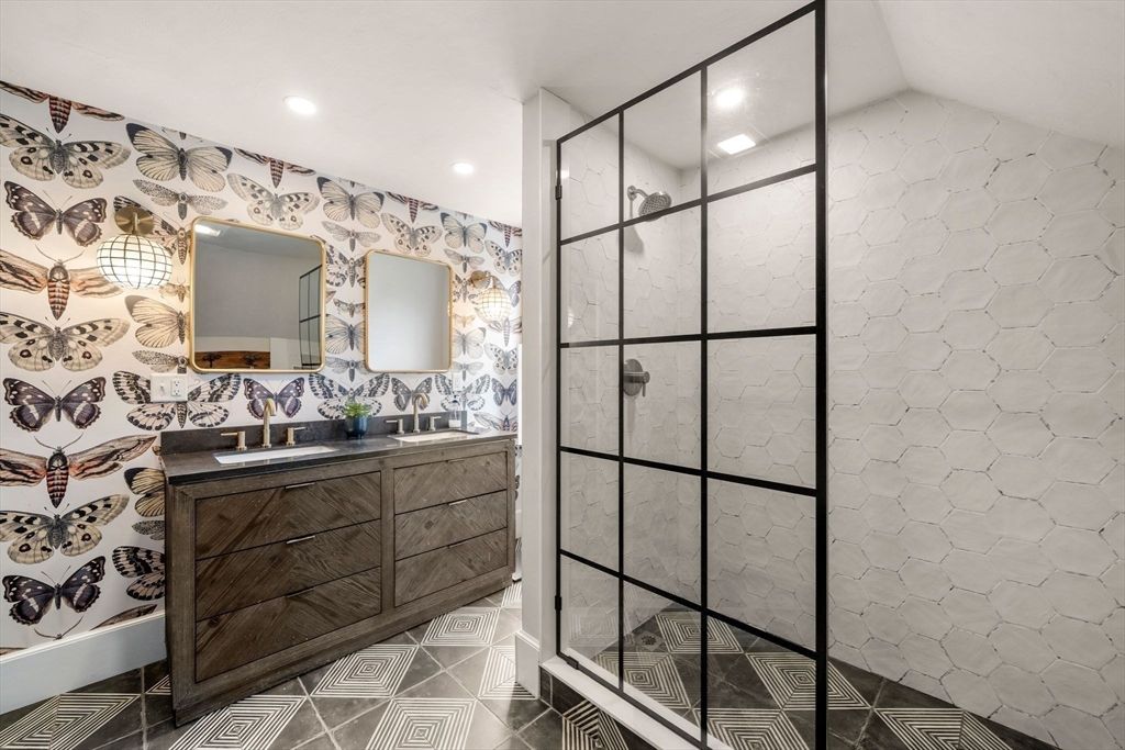Bathroom, Dual Sink Vanities, Interior, Recessed Lighting