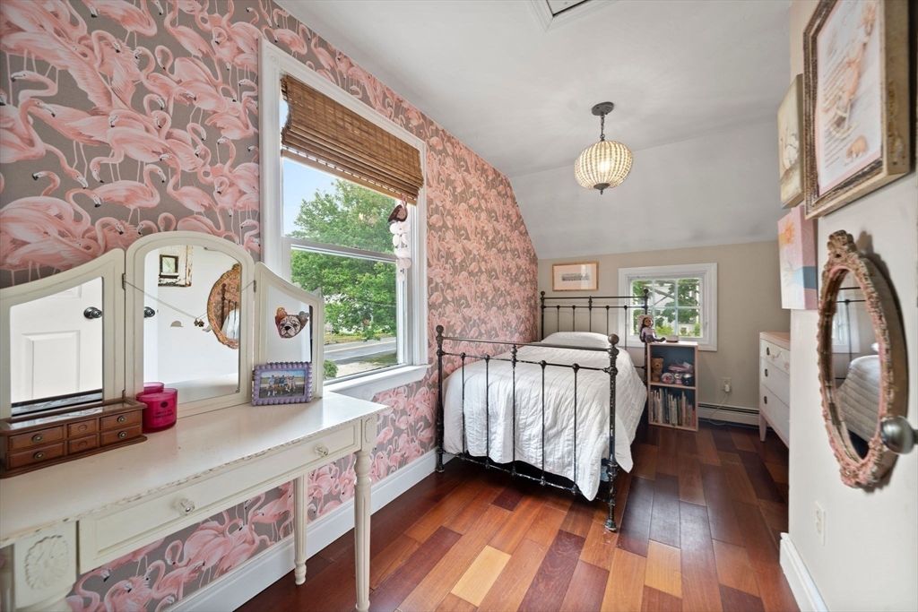 Bedroom, Interior, Pendant Lights, Wood Texture Flooring