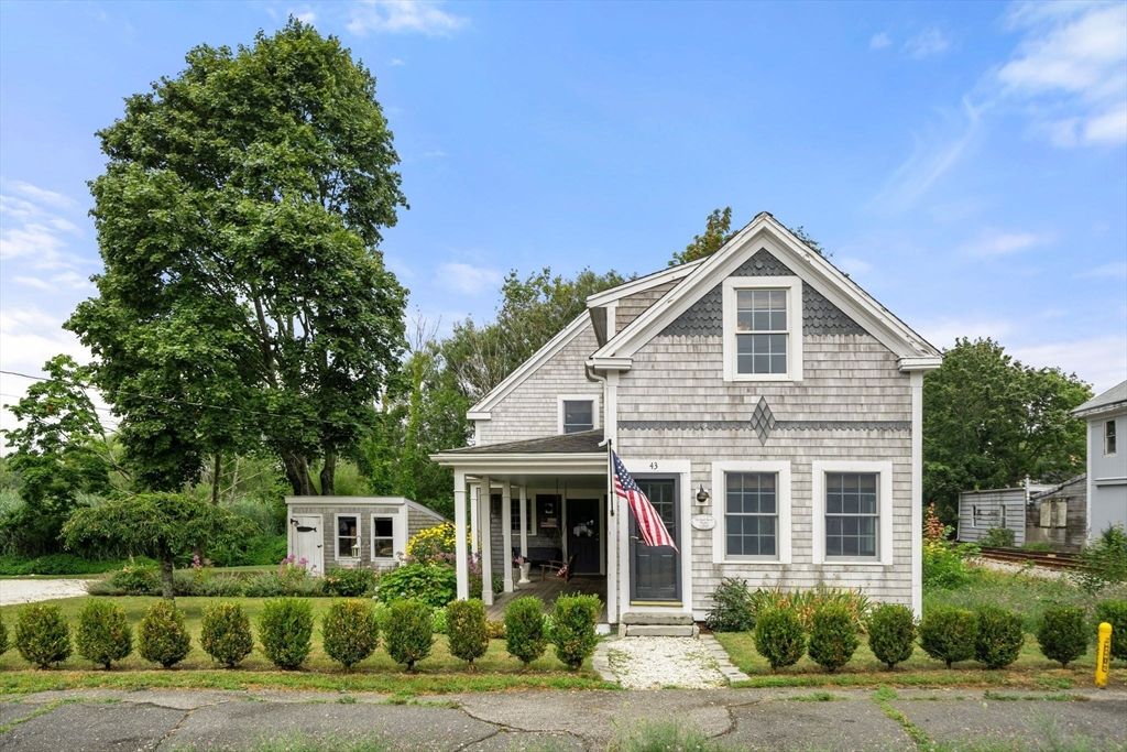 Exterior, Facade, Brick Traditional
