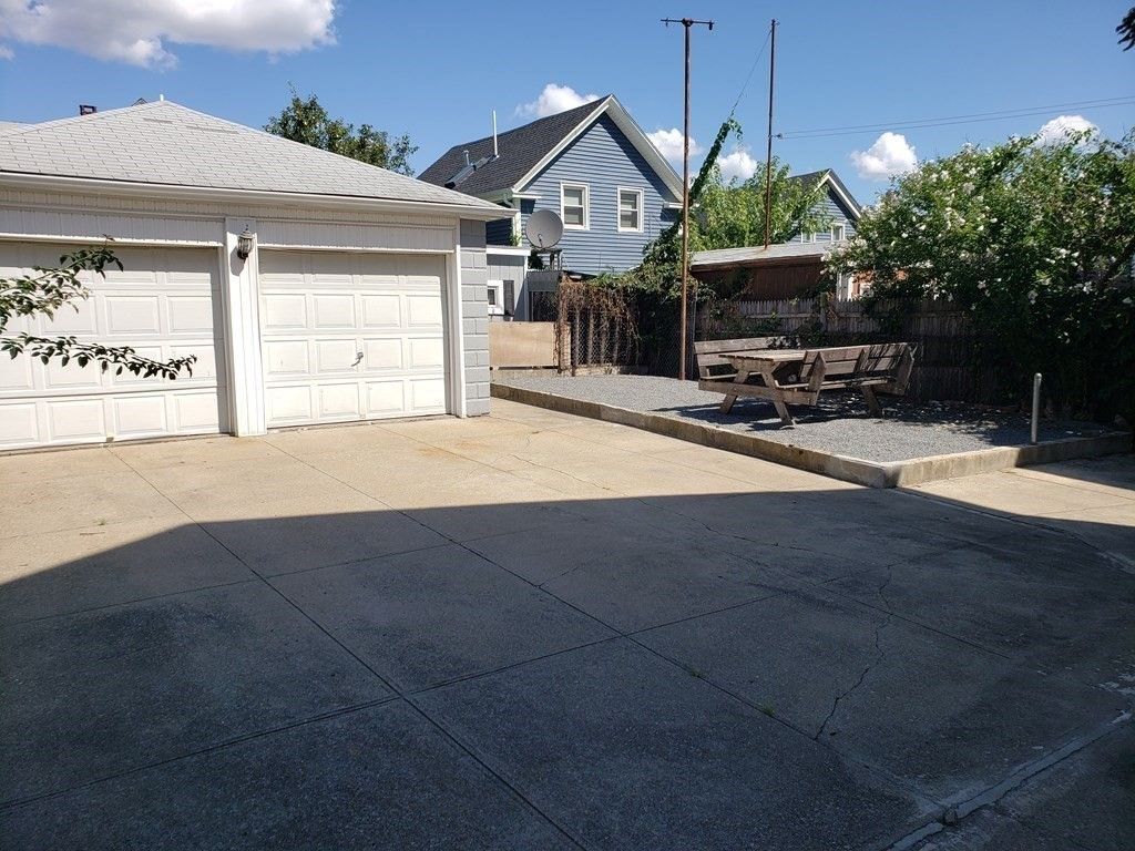 Detached Garage, Exterior