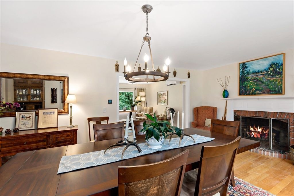 Chandelier, Dining room, Fireplace, Interior, Pendant Lights