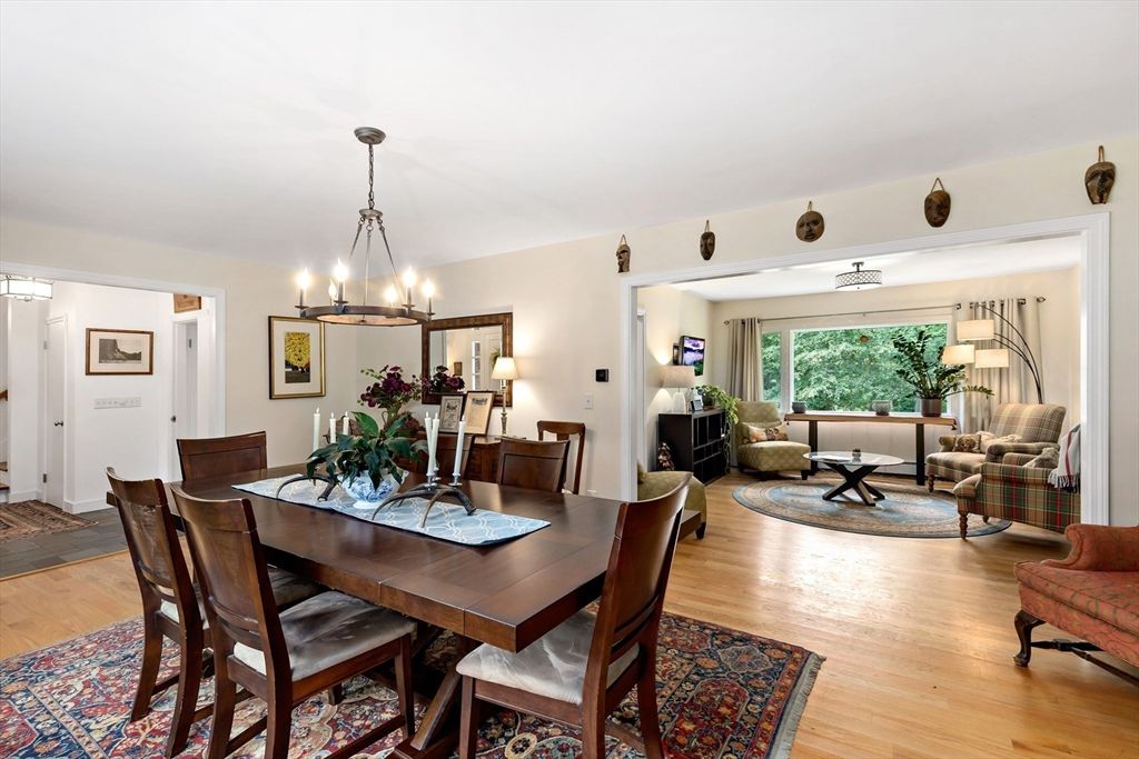 Chandelier, Dining room, Interior, Living room, Pendant Lights, Wood Texture Flooring