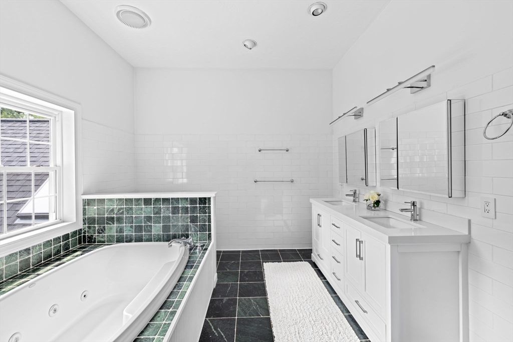 Bathroom, Dual Sink Vanities, Interior, Recessed Lighting