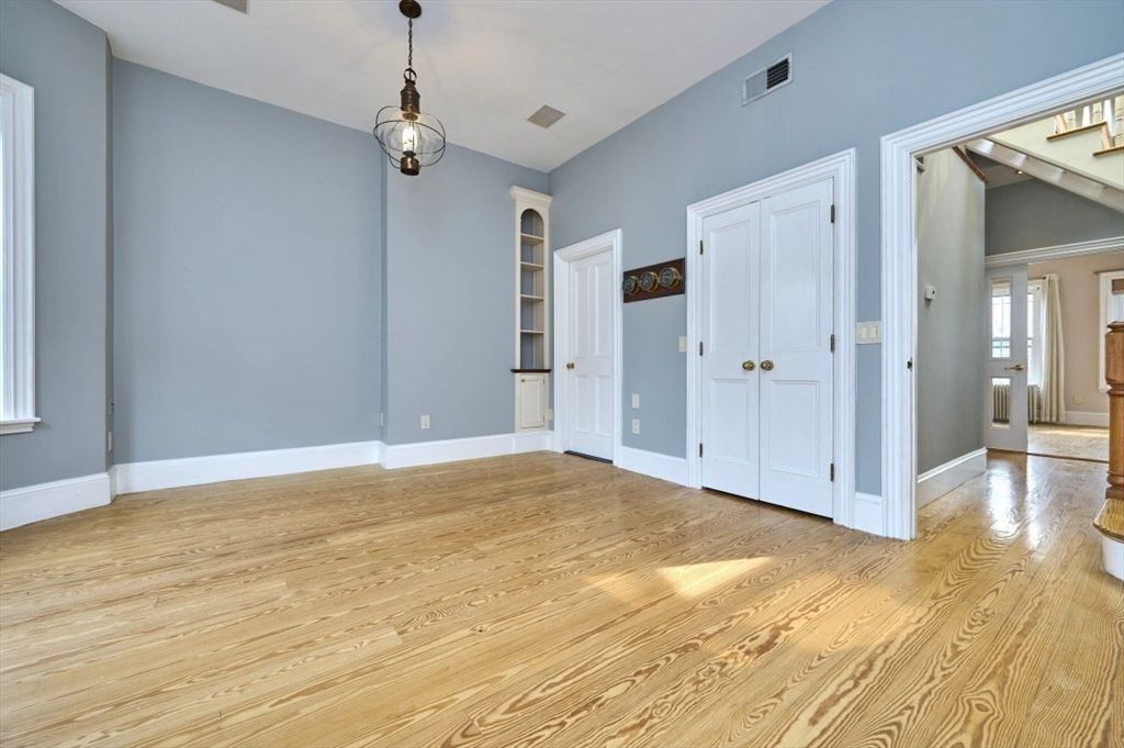 Empty room, Interior, Pendant Lights, Wood Texture Flooring