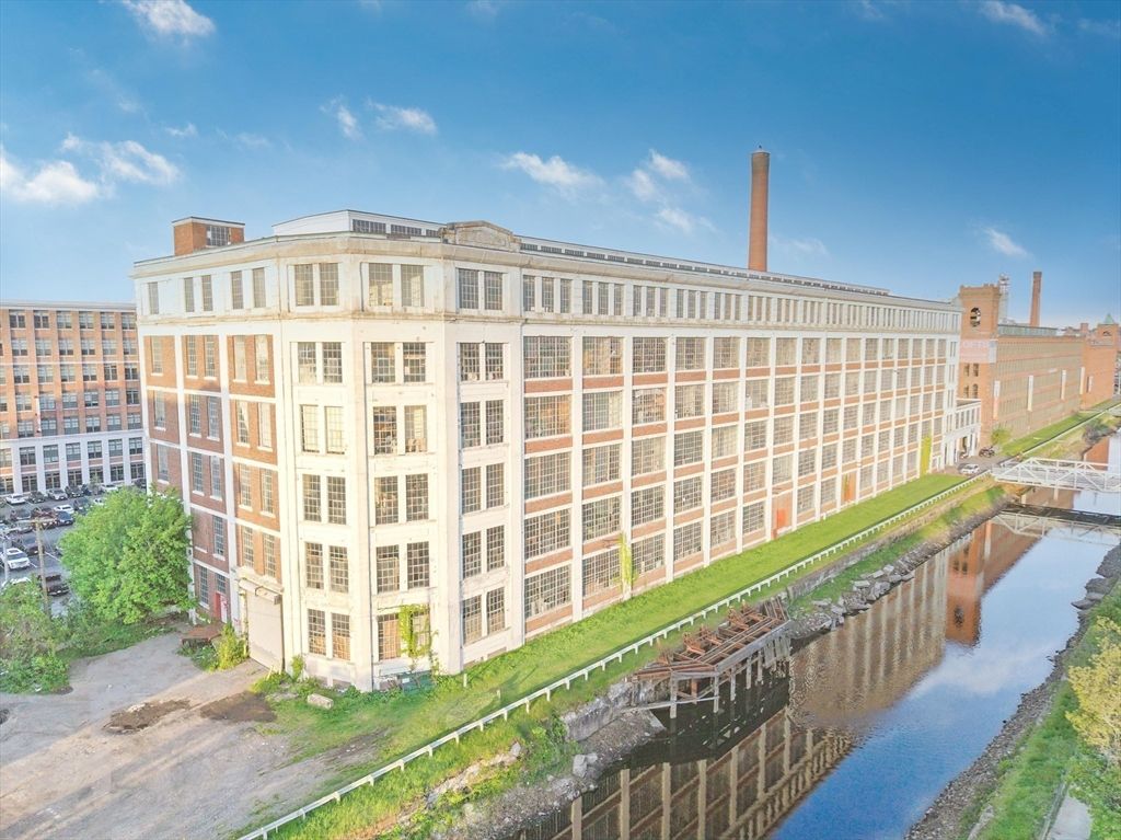 Exterior, Facade, Highrise