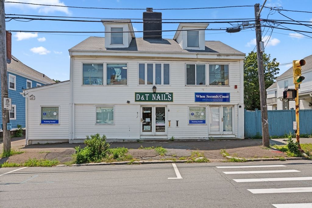 Exterior, Facade, Georgian