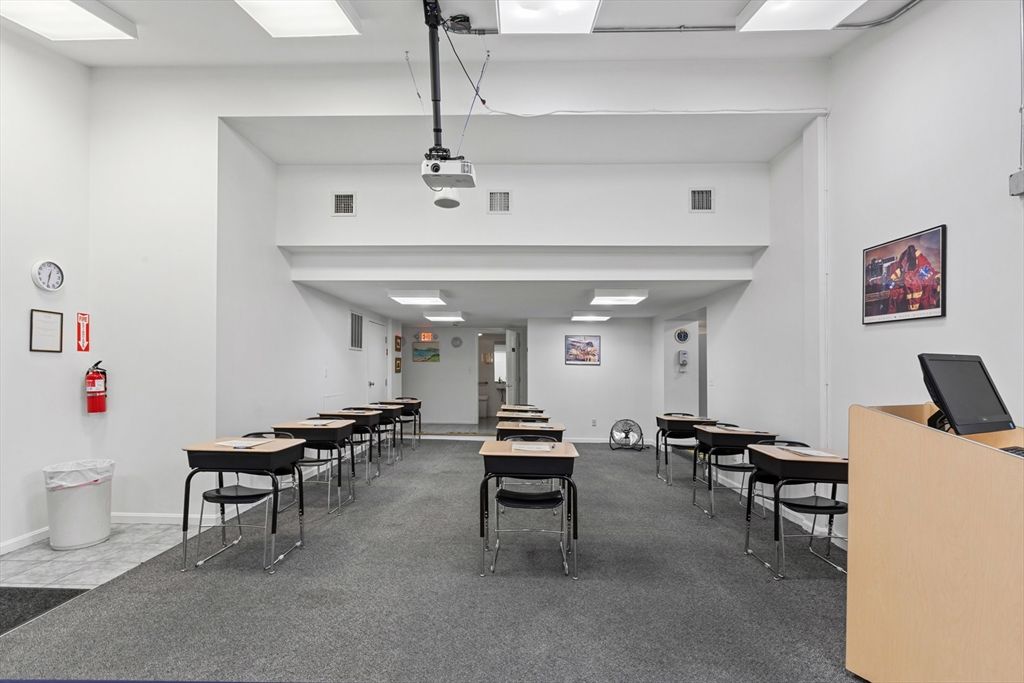 Dining room, Interior, Pendant Lights, Piano