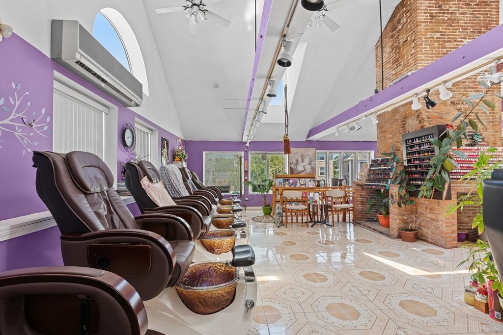 Dining room, Interior