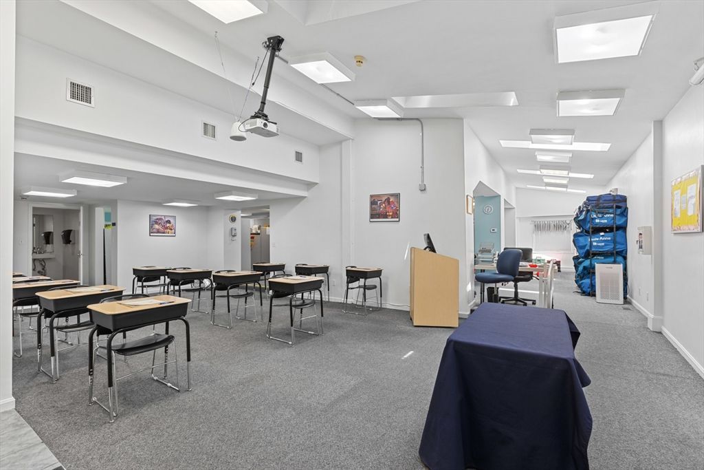 Dining room, Interior, Recessed Lighting