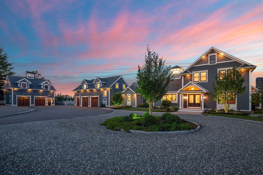 Attached, Exterior, Facade, Queen Anne Victorian