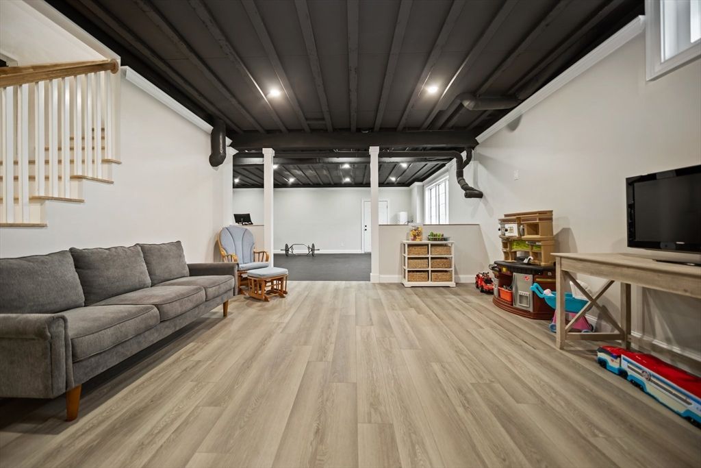 Interior, Recessed Lighting, Wood Texture Flooring