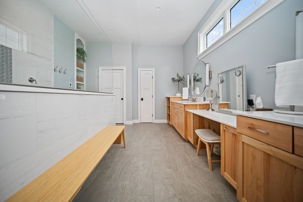 Bathroom, Dual Sink Vanities, Interior, Recessed Lighting