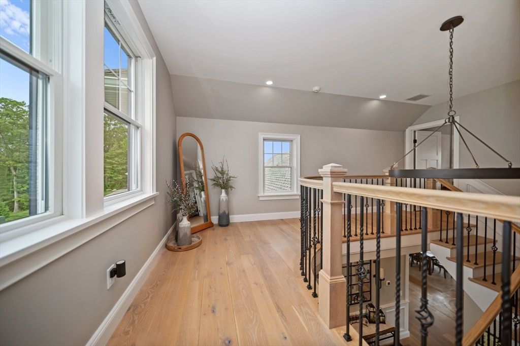 Interior, Pendant Lights, Recessed Lighting, Wood Texture Flooring