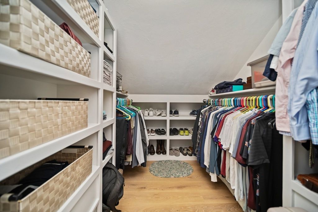 Interior, Walk-in Closets, Wood Texture Flooring
