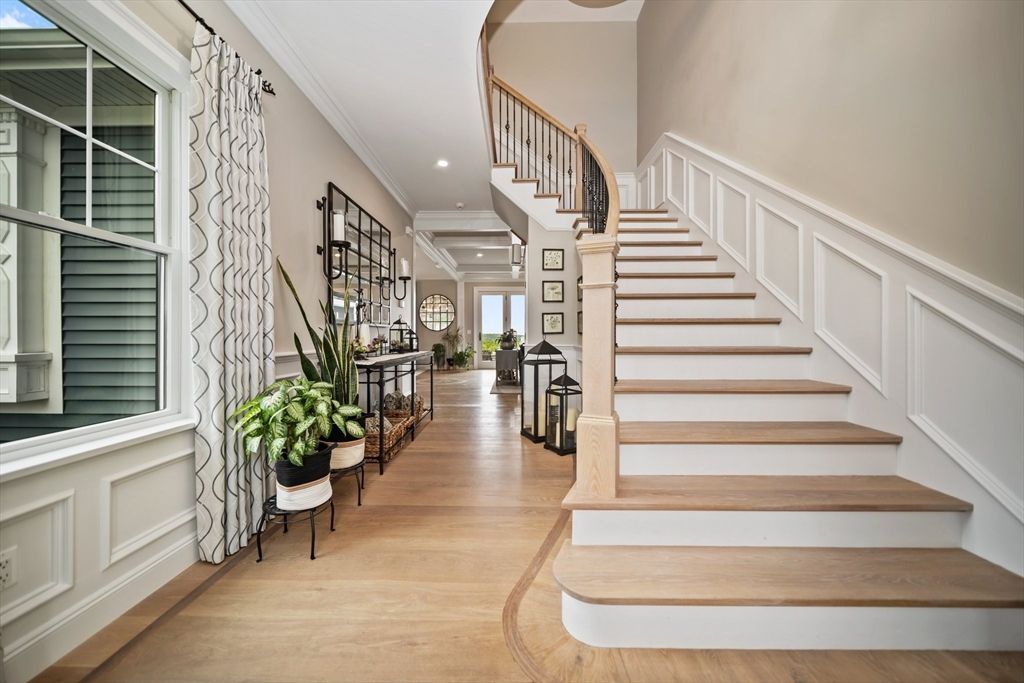 Interior, Piano, Recessed Lighting, Wood Texture Flooring