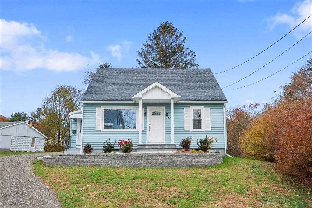 Exterior, Facade, Cape Cod