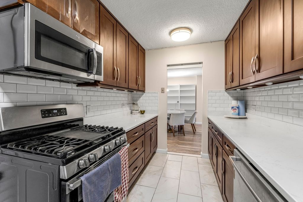 Dining room, Interior, Kitchen, Stainless Steel Appliances, Wood Texture Flooring