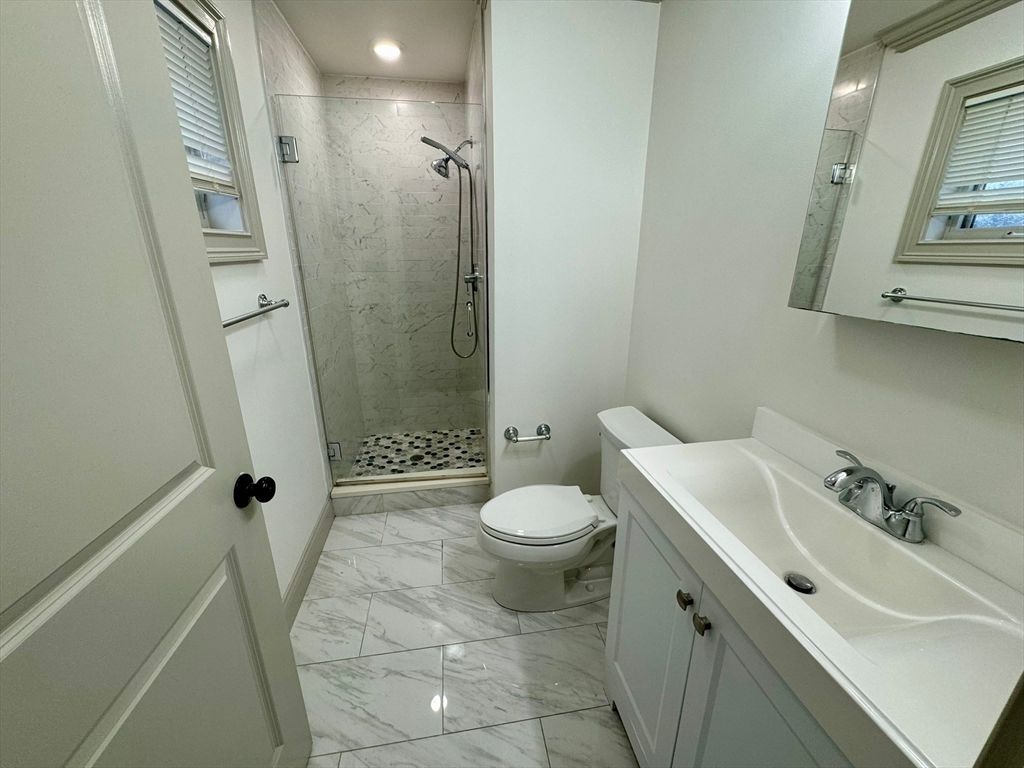 Bathroom, Interior, Marble, Marble Walls, Recessed Lighting