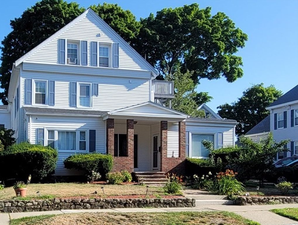 Exterior, Facade, Brick Facade, Queen Anne Victorian