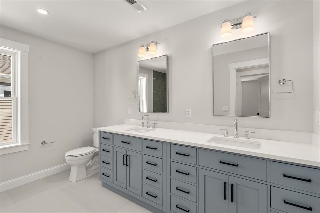 Bathroom, Dual Sink Vanities, Interior, Recessed Lighting