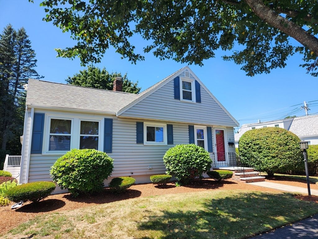 Exterior, Facade, Cape Cod