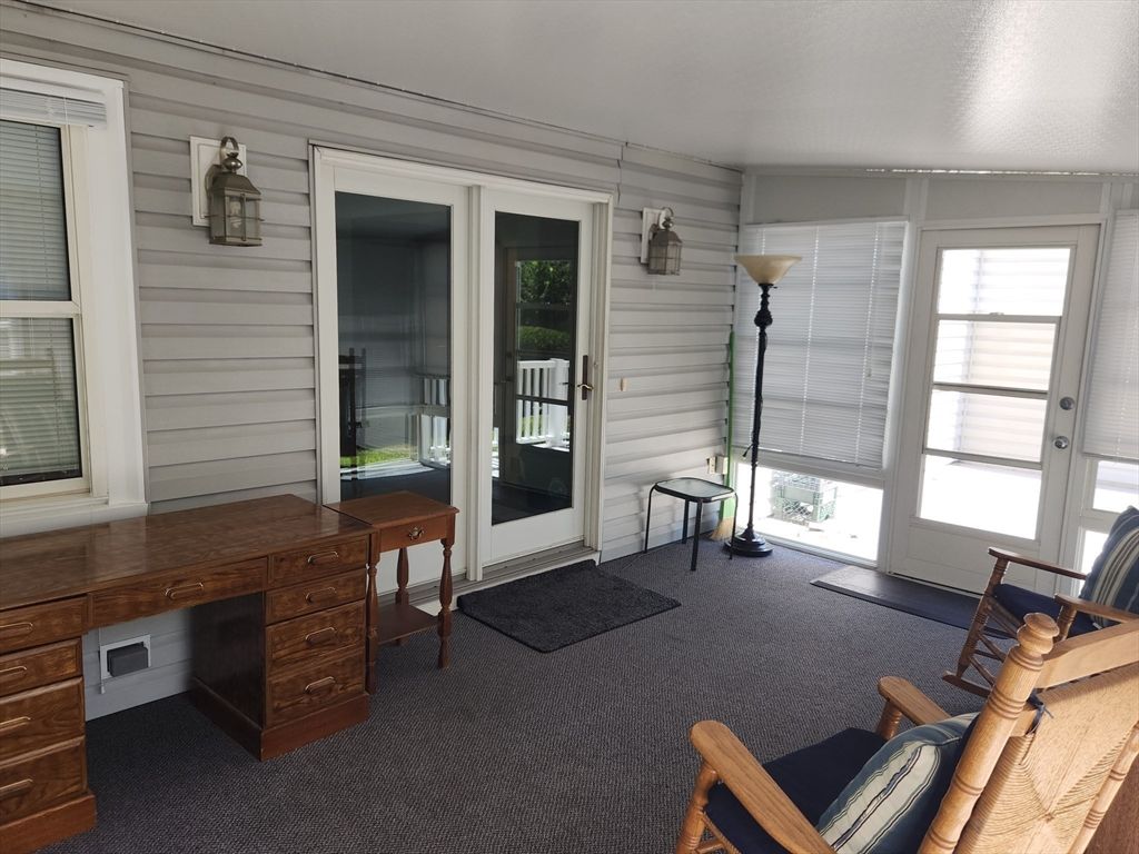 Home Office, Interior