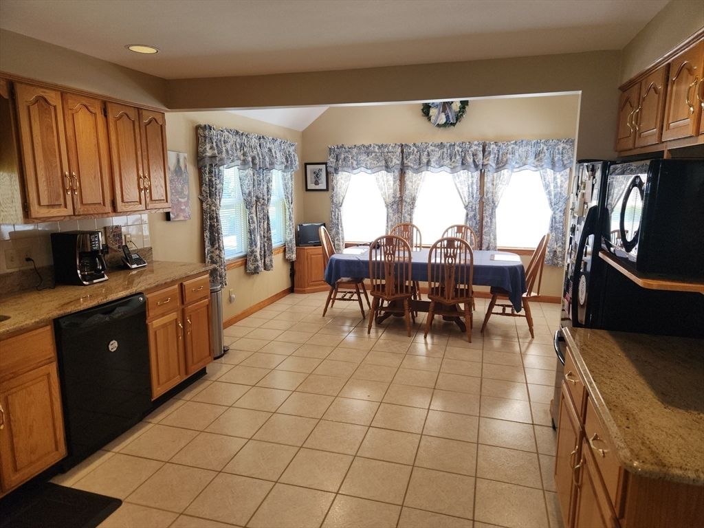 Dining room, Interior, Kitchen, Recessed Lighting