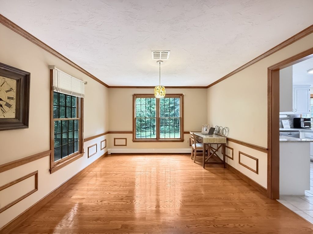 Interior, Pendant Lights, Wood Texture Flooring