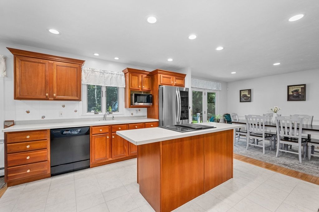 Dining room, Interior, Kitchen, Recessed Lighting, Stainless Steel Appliances, Wood Texture Flooring