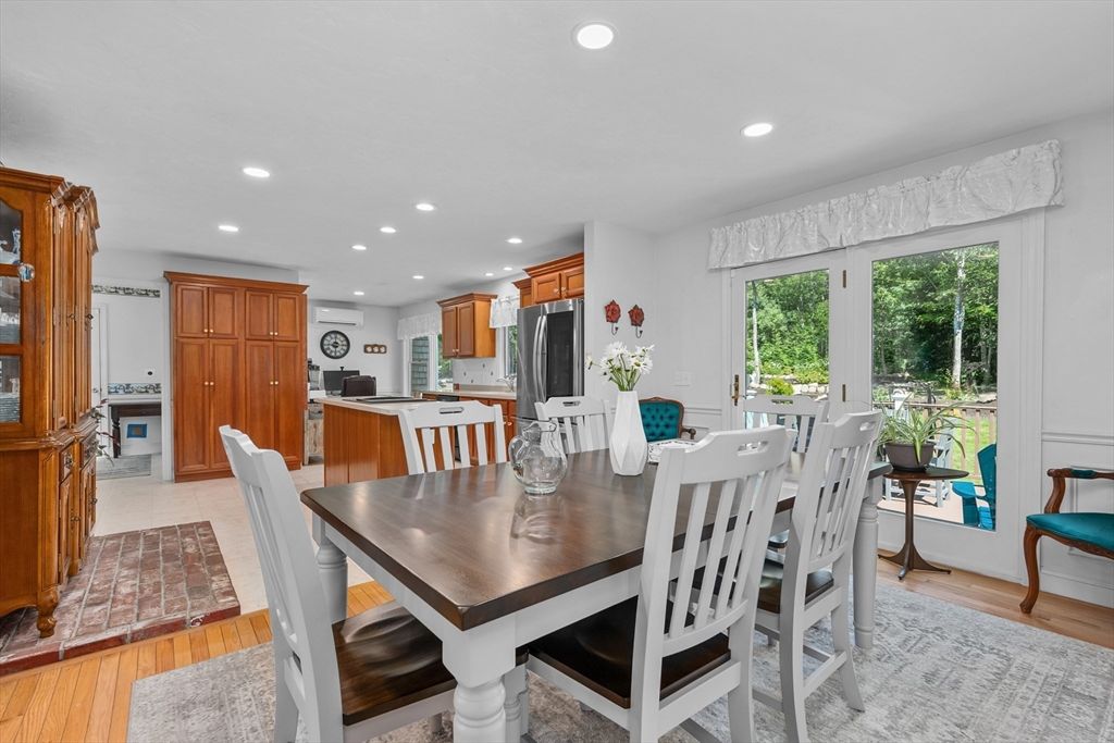 Dining room, Interior, Kitchen, Recessed Lighting, Wood Texture Flooring