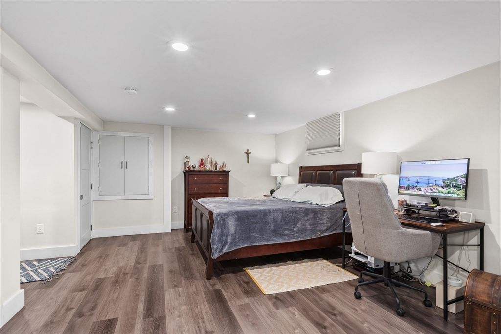Bedroom, Home Office, Interior, Recessed Lighting, Wood Texture Flooring