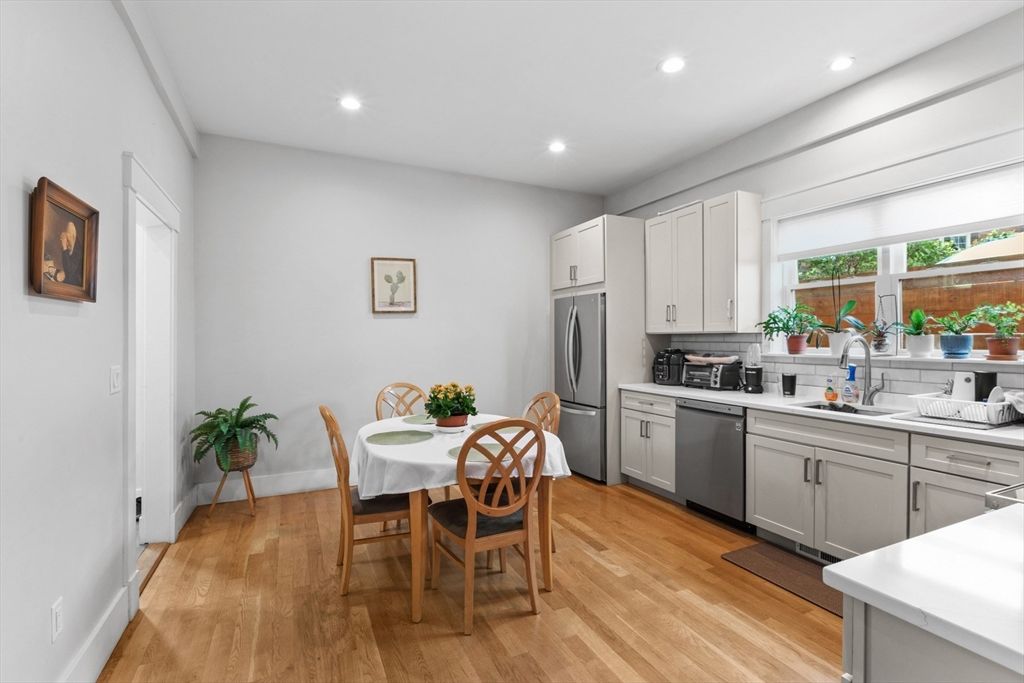 Dining room, Interior, Kitchen, Recessed Lighting, Wood Texture Flooring