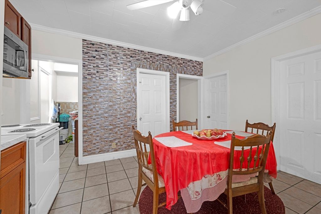 Dining room, Interior