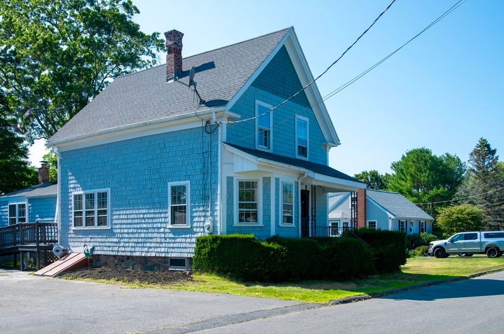 Exterior, Facade, Cape Cod