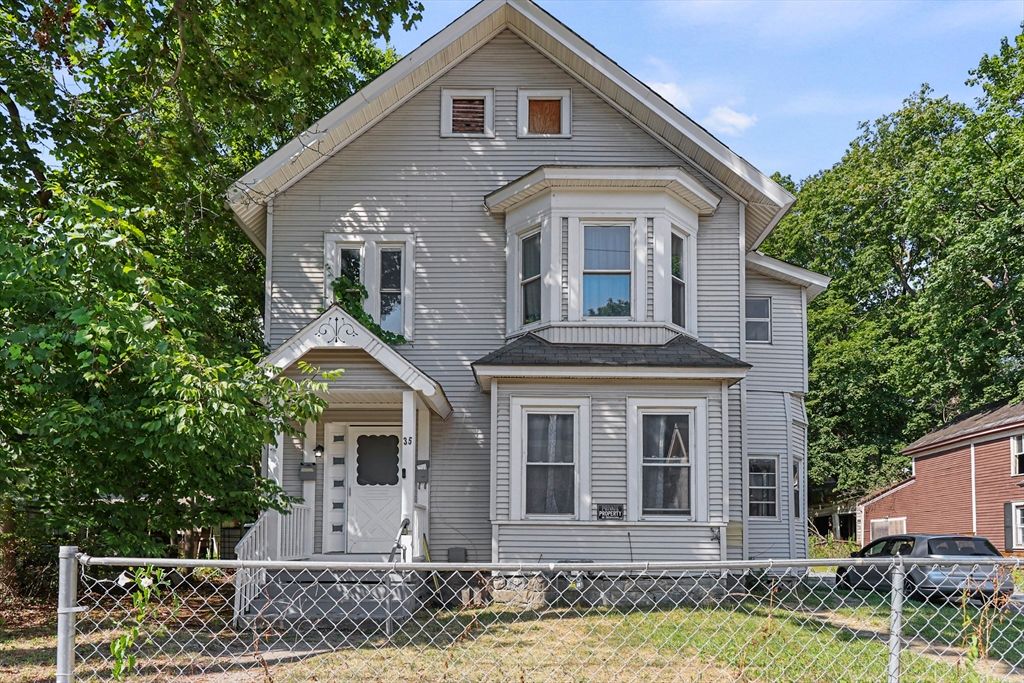 Exterior, Facade, Queen Anne Victorian