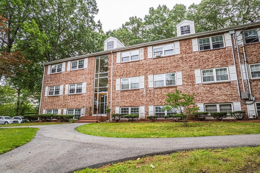 Exterior, Facade, Brick Facade, Georgian