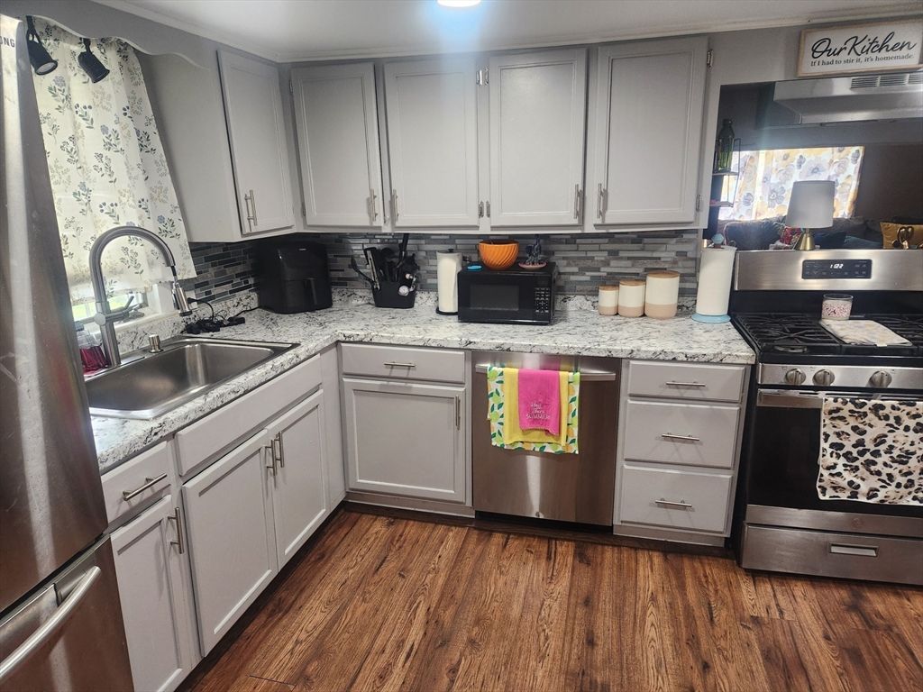 Interior, Kitchen, Stainless Steel Appliances, Wood Texture Flooring
