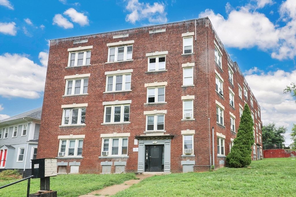 Exterior, Facade, Brick Facade, Rowhouse