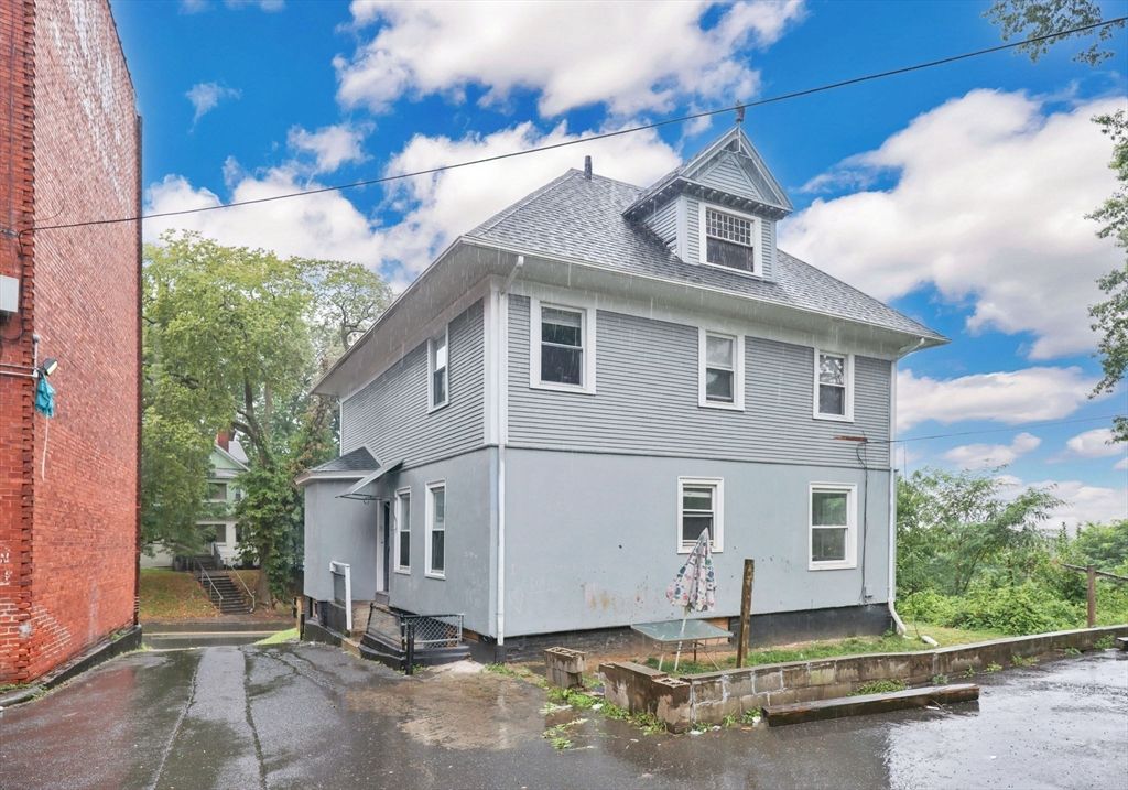 Exterior, Facade, American Foursquare