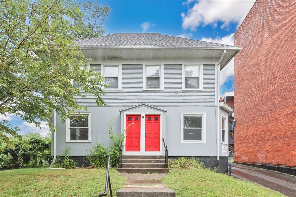 Exterior, Facade, American Foursquare