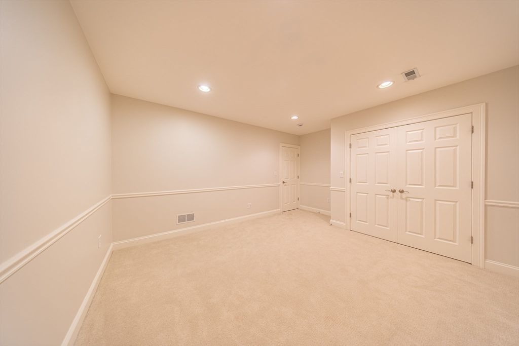 Empty room, Interior, Recessed Lighting