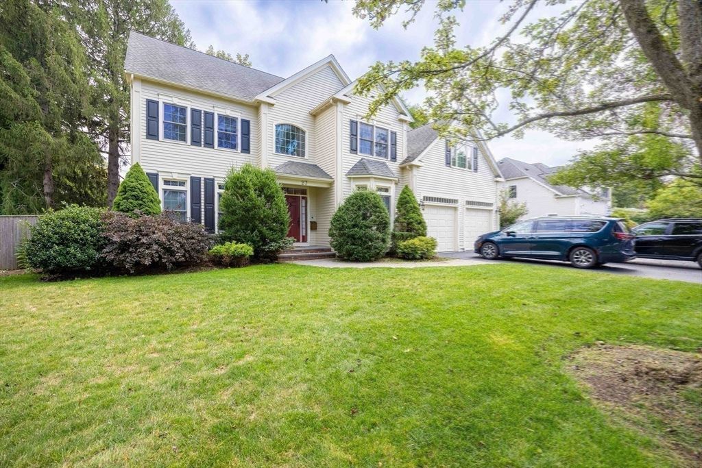 Attached, Exterior, Facade, Queen Anne Victorian