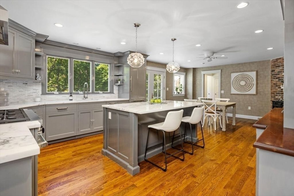 Dining room, Interior, Kitchen, Pendant Lights, Recessed Lighting, Stainless Steel Appliances, Wood Texture Flooring