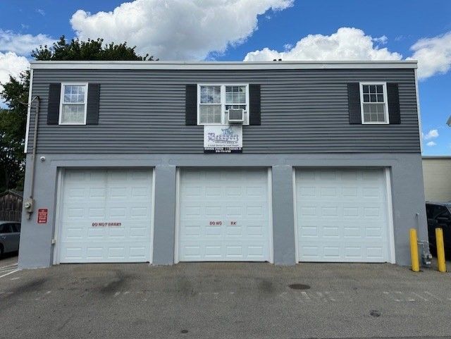 Attached, Exterior, Facade, Raised Ranch