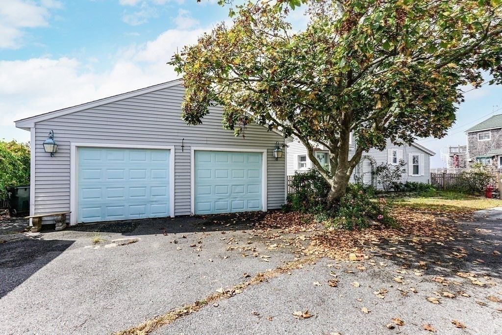 Detached Garage, Exterior