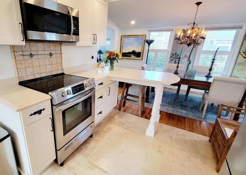 Chandelier, Dining room, Interior, Kitchen, Recessed Lighting, Stainless Steel Appliances, Wood Texture Flooring