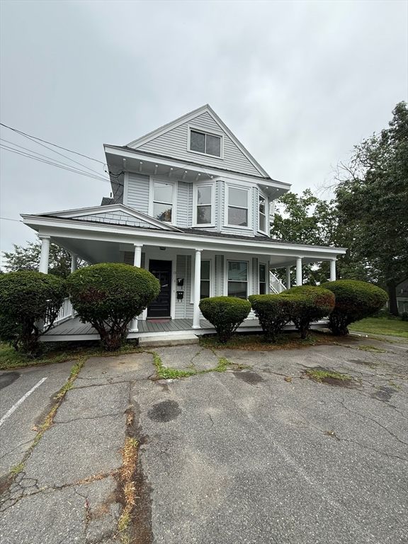 Exterior, Facade, Queen Anne Victorian
